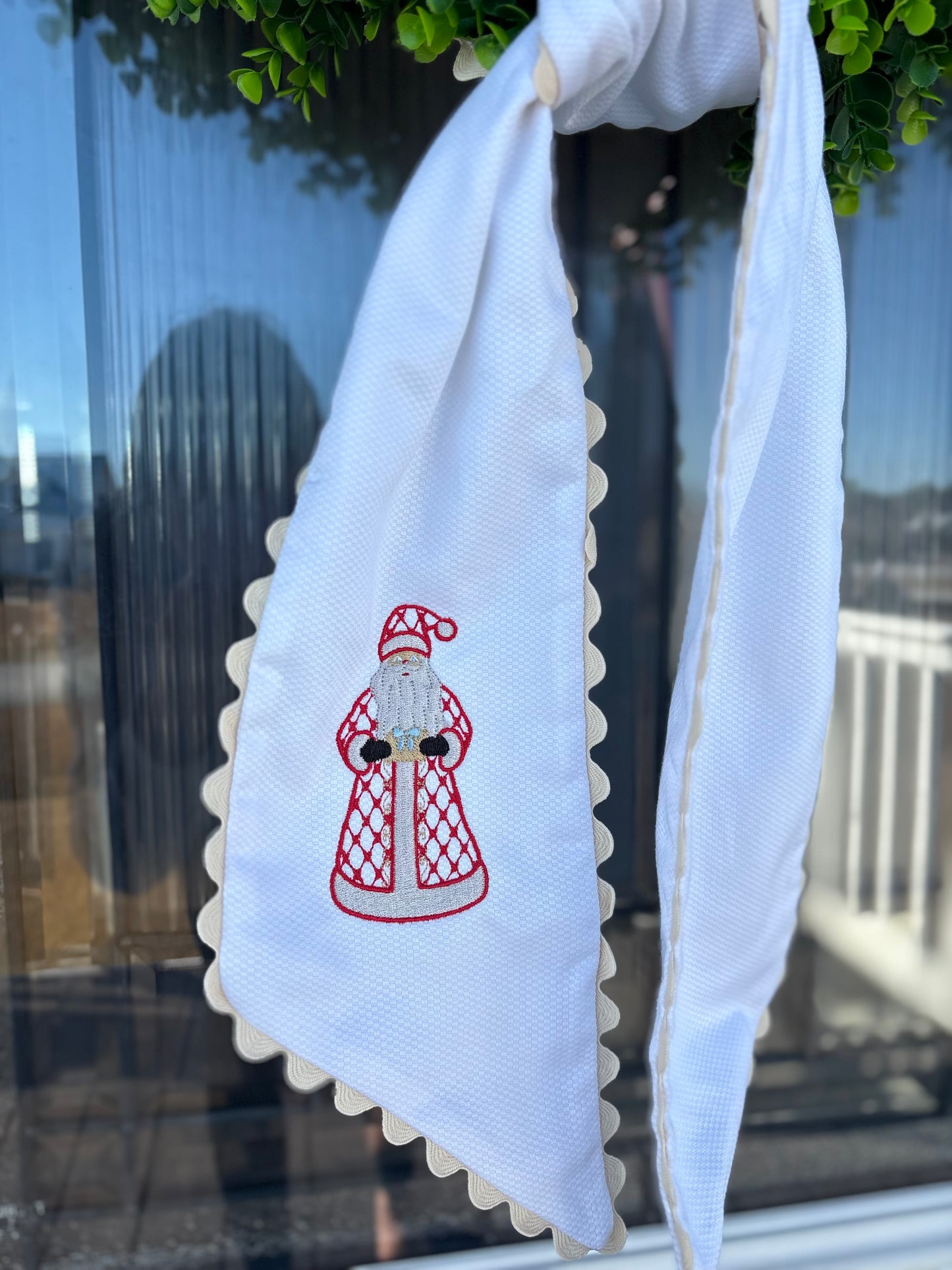 RTS : Scalloped Chic Santa Wreath Sash