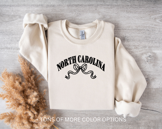 North Carolina & Bow - Gildan CREWNECK